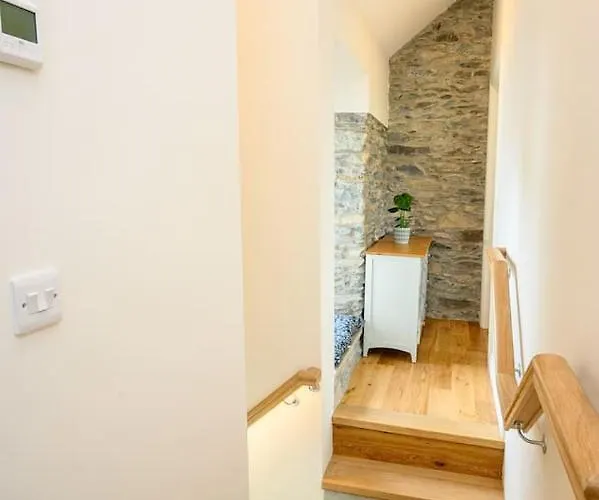 Old School Road Sleeps 6 Killarney