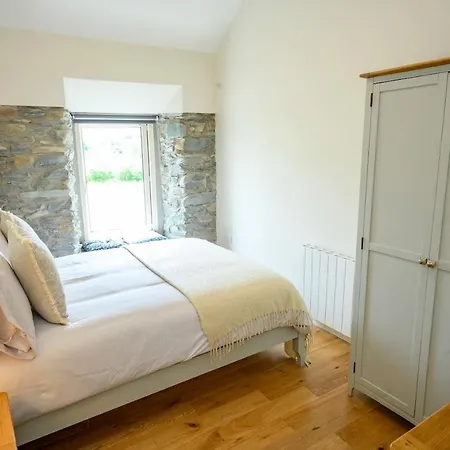 Old School Road Sleeps 6